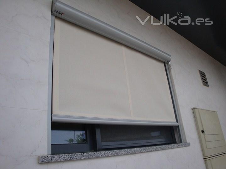 TOLDO MODELO VERTICAL