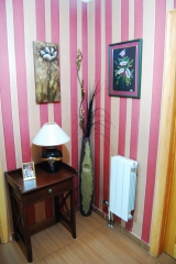 Entrada estilo personalizado, mueble restaurado, papel-pintura y decoracion