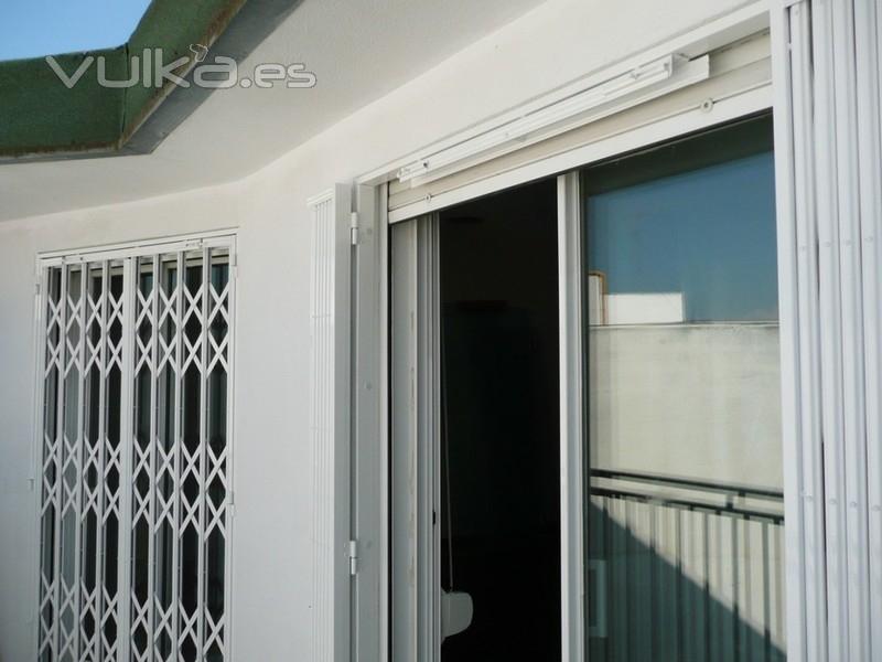 Rejas extensibles, abatibles y plegables de seguridad