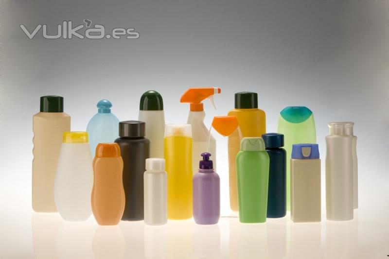 Diferentes modelos de botellas plasticas de diversos sectores