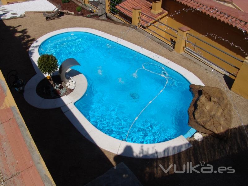 piscina de poliester  modelo oval 950