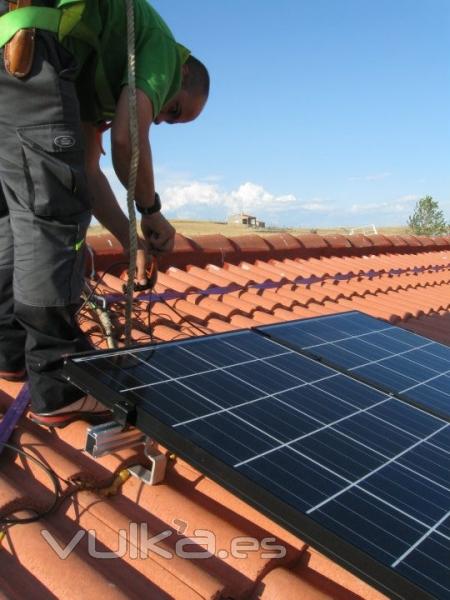 Instalacin en casa de campo de energa solar  fotofoltaica en Caceres, 