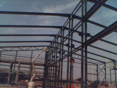 Nave metalica con puentes grua