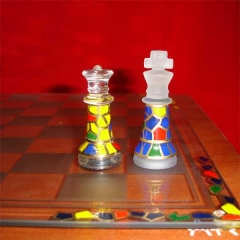 Juego de ajedrez pintado a mano con oro y esmaltesincluye estuche(detalle2)