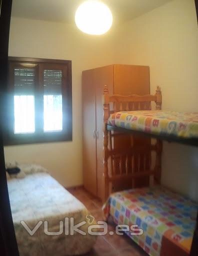 Dormitorio con litera mas cama de 1,1