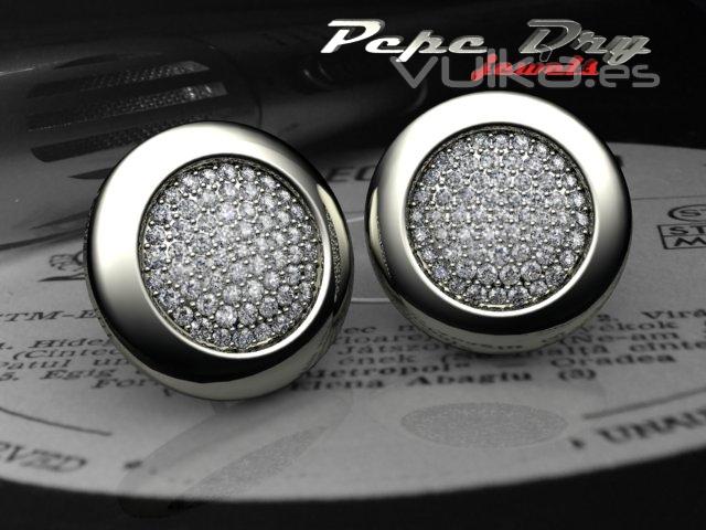 Pendientes oro blanco con diamantes engastados en pavé.