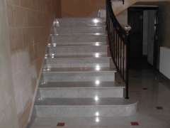 Escalera blanco carrara