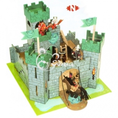 Gran castillo de madera con torreones, prision, entradas secretas,