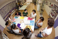Taller creacion de pulsera de cuero con abalorios