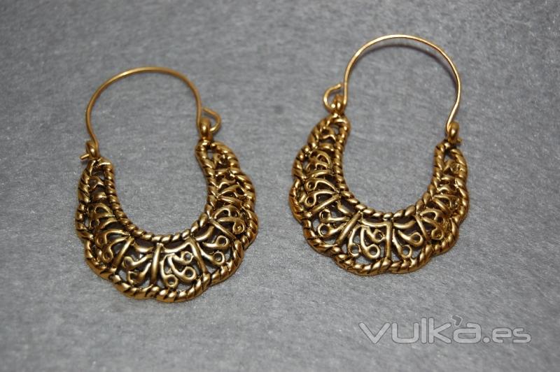 Pendientes argollas tallados dorados a 2.95EUR