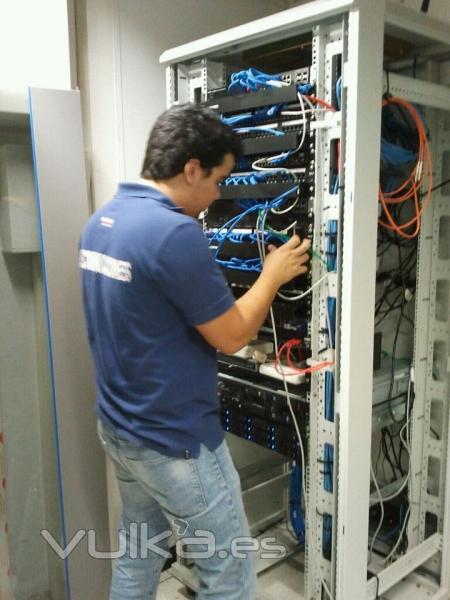 Instalacion de red; Interconexionado armario rack