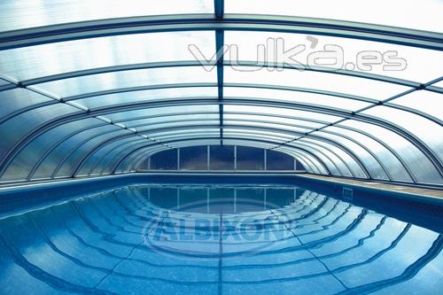 Cubierta para piscina de exterior