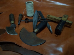 Guarnicioneria:taller de reparaciones y todo lo relacionado con el cuero venta de curtidos