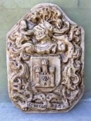 Escudo heraldico de armas,medidas 77x50x13 cmts.
