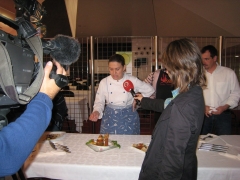Teresa sanchez (chef del mariachi) entrevistada por canal 9
