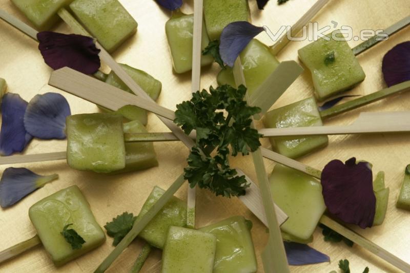 Brocheta de queso con Kappa de albahaca