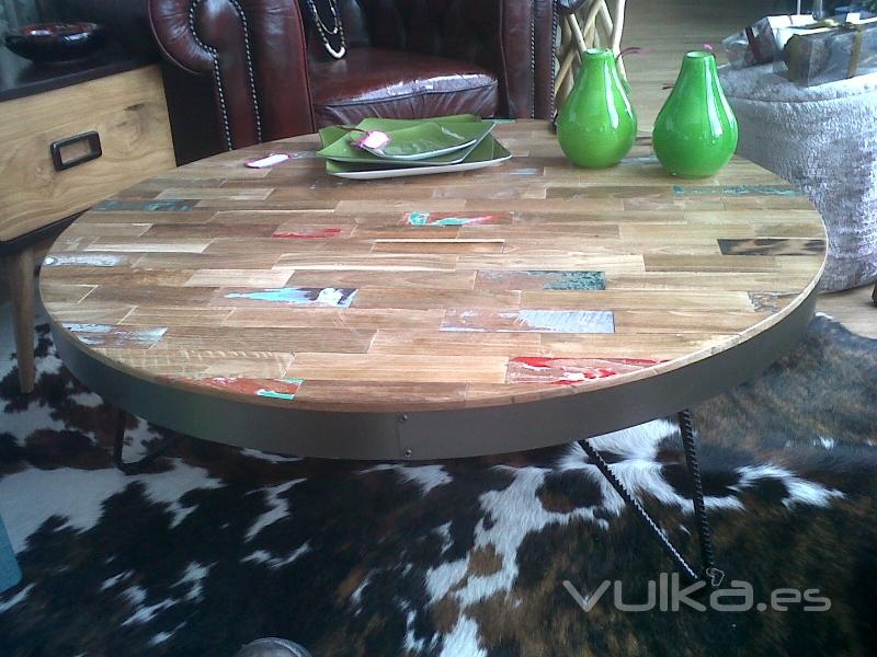 mesa centro 100 diametro estructura metalica tapa madera recuperada con restos de pintura