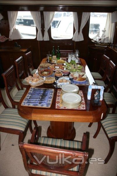 Cenas en barco para grupos reducidos