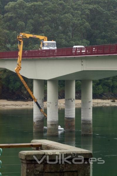 Maquinaria de inspeccin de puentes.