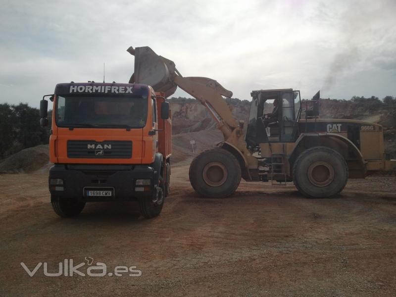 HORMIFREX, Pala CAT 966 G Cargando camion MAN TGA FREGENAL DE LA SIERRA