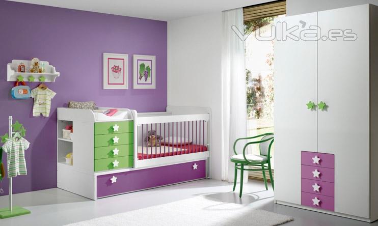 Cuna convertible en habitacin junior.