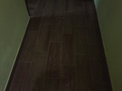 Solado de piso con plaquetas 15x45 imitacin a madera. reformas campo de gibraltar.