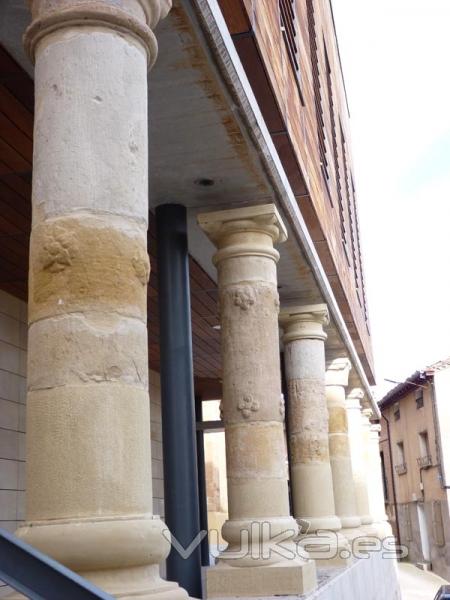 Casa de cultura Uruuela. Reconstruccion de pilares originales con reposicion de piezas