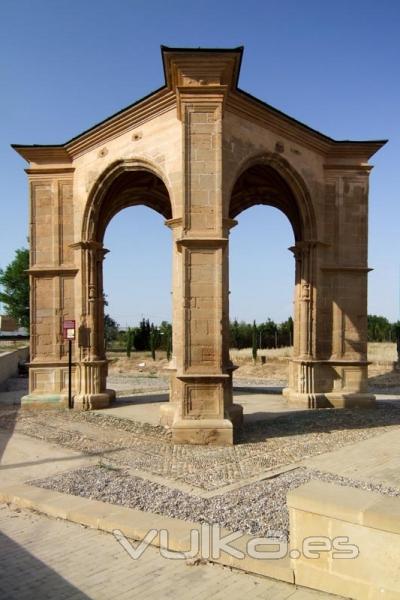 Crucero de Calahorra. Reconstruccion de basas de contrafuertes y suelos de canto rodado