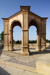 Crucero de calahorra reconstruccion de basas de contrafuertes y suelos de canto rodado