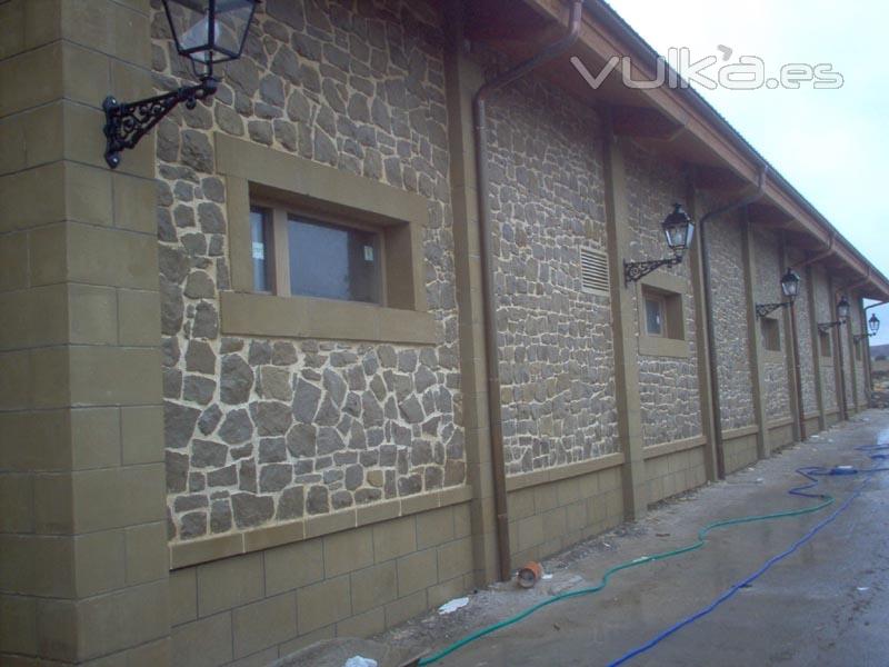 Bodega Castillo de Cuzcurrita. Detalle trasera edifico depositos