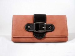 Cartera de mujer, monedero y tarjeteros en su interior