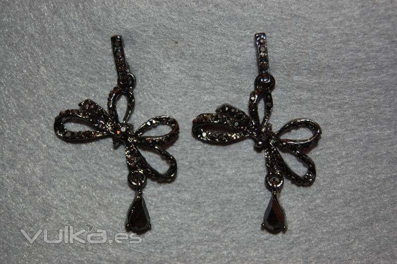 Pendientes lazado a 6.95 EUR