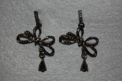Pendientes lazado a 695 eur