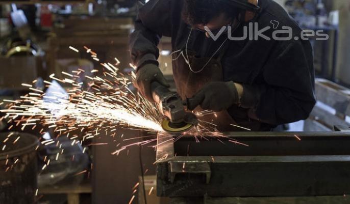 Para trabajos donde la seguridad es crucial, la ropa laboral de Albatros es garantía de protección. 