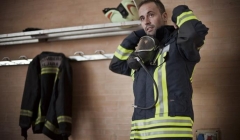Ropa de trabajo para bomberos confeccionada con materiales ignífugos.