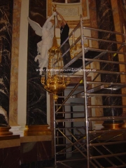Limpieza y restauracion lamparas capilla del palacion real de madrid