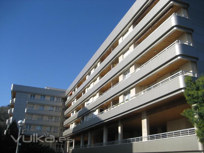 Rehabilitación energética de fachada de edificio privado (FACHADA VENTILADA.)