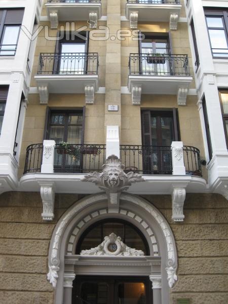 Detalle de restauracin de fachada de edificio privado