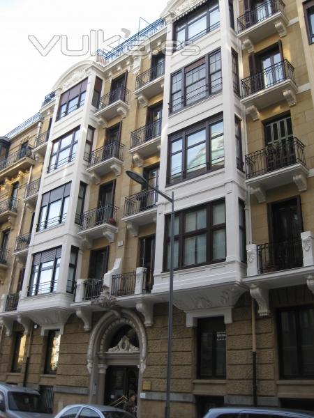 Vista general de restauracin de fachada de edificio privado