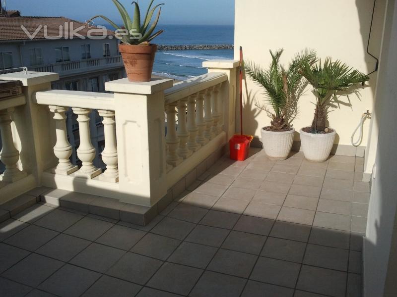 Detalle de renovacin de terraza de edificio privado