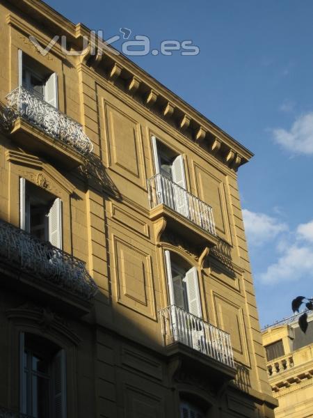 Detalle de restauracin de fachada de edificio privado