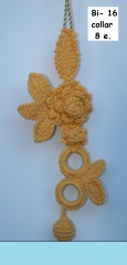 Collar largo de ganchillo en hilo de lana con motivos florales y hojas cordon  de seda colores