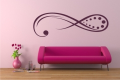 Diseño tribal con círculos y líneas curvas.