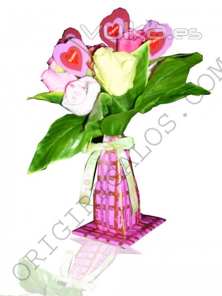 Original ramo de rosas hechas con calcetines y ropa interior,ideal para regalos de san valentn...