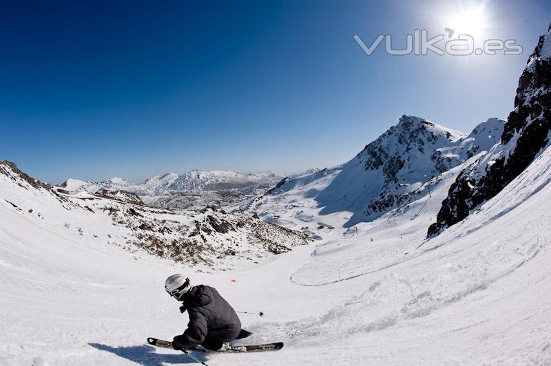 ESCUELA DE ESQUI Y SNOWBOARD FUENTES DE INVIERNO