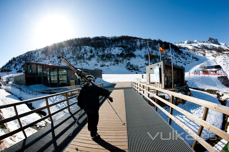 ESCUELA DE ESQUI Y SNOWBOARD FUENTES DE INVIERNO