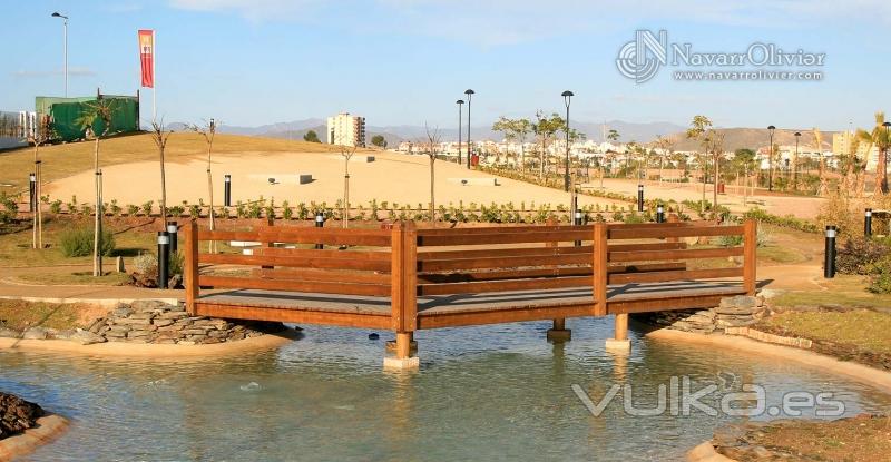 Puente de madera tratada