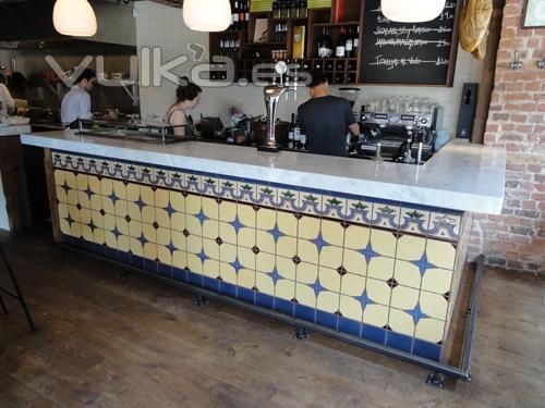 Azulejos rústicos en Londres (Jose Sherry & tapas Bar)
