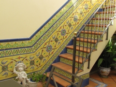 Escalera con azulejos andaluces