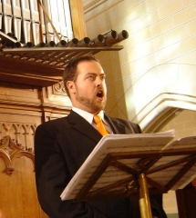 Uno de nuestros tenores cantando en una boda en la parroquia de la concepcion de goya